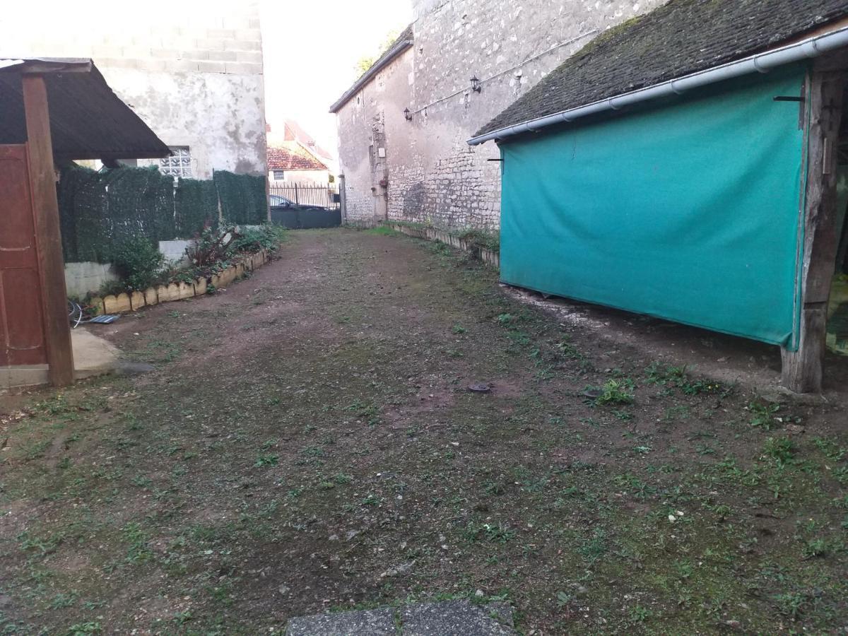Maison Pour Nombreuses Personnes Pousseaux Екстер'єр фото